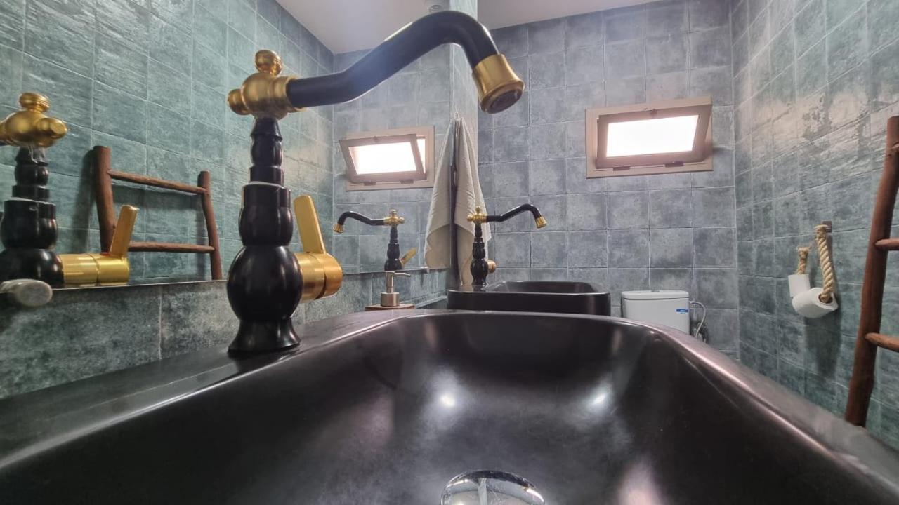 Avec Piscine Asilah, Terrain De Foot Privative Villa